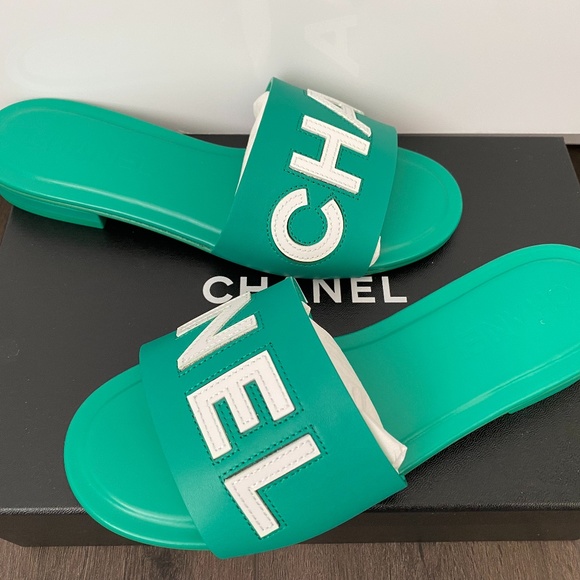 2023 CHANEL CHA NEL LOGO GREEN LEATHER FLAT SHOES SLIDES MULES 37.5 - Picture 10 of 16